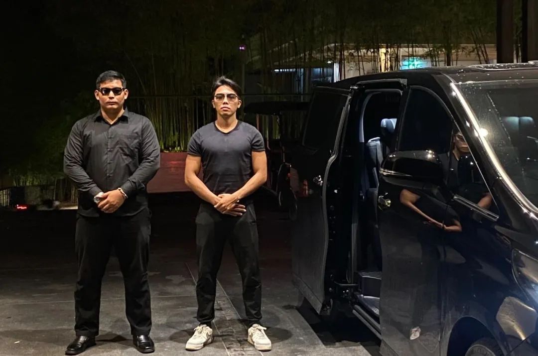 “白社会”大哥出手，“姑娘，躲到我身后”-第14张图片-ZBLOG