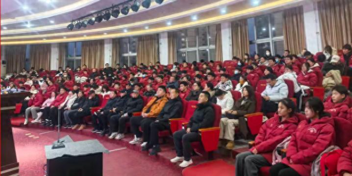 西安市育才中学召开2024年田径队总结表彰大会-第1张图片-ZBLOG