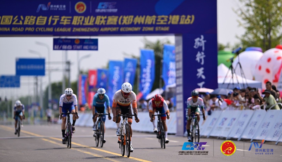 成都洲际队斩获冠军 2024中国公路自行车职业联赛（郑州航空港站）落幕-第3张图片-ZBLOG